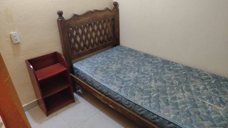 Habitación amueblada