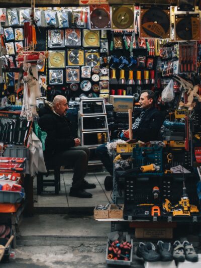 Eléctricas y Ferreterías