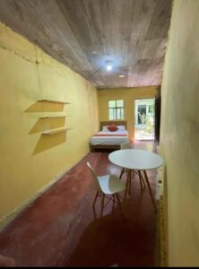 Cuarto semi-amueblado