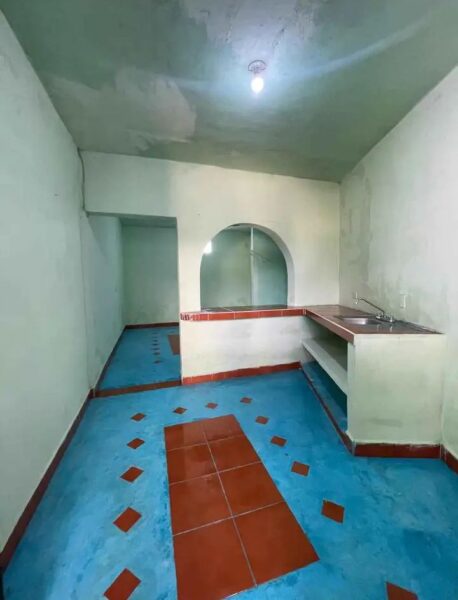 Cuarto con Baño y Cocina